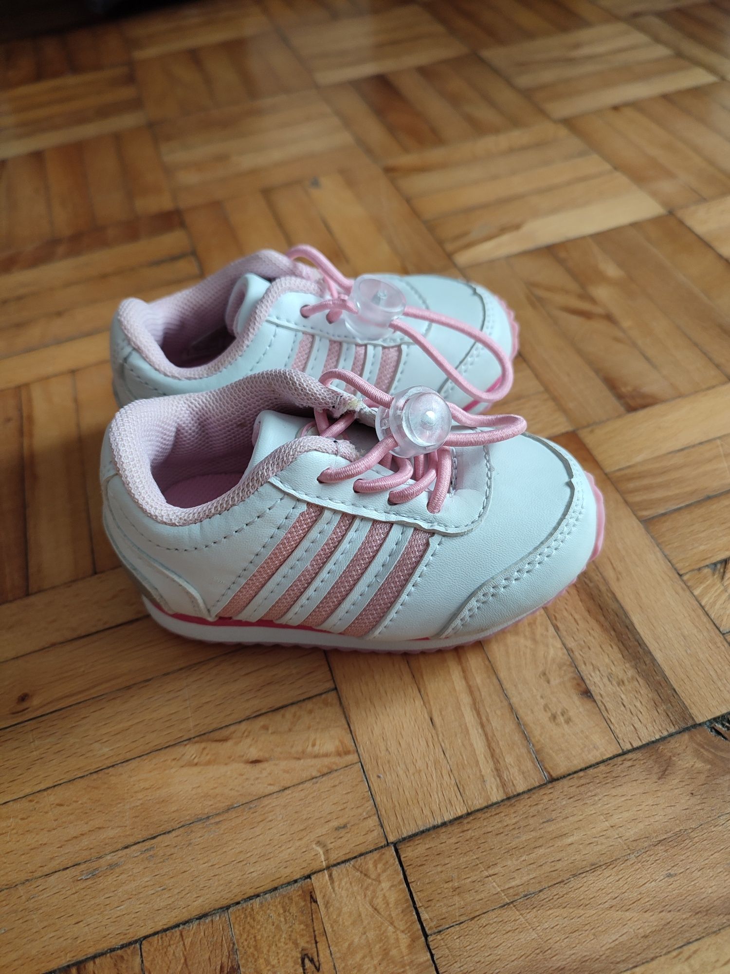 Buty adidaski niechodki dla dziewczynki