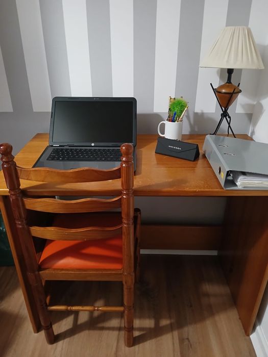 Secretaria e cadeira