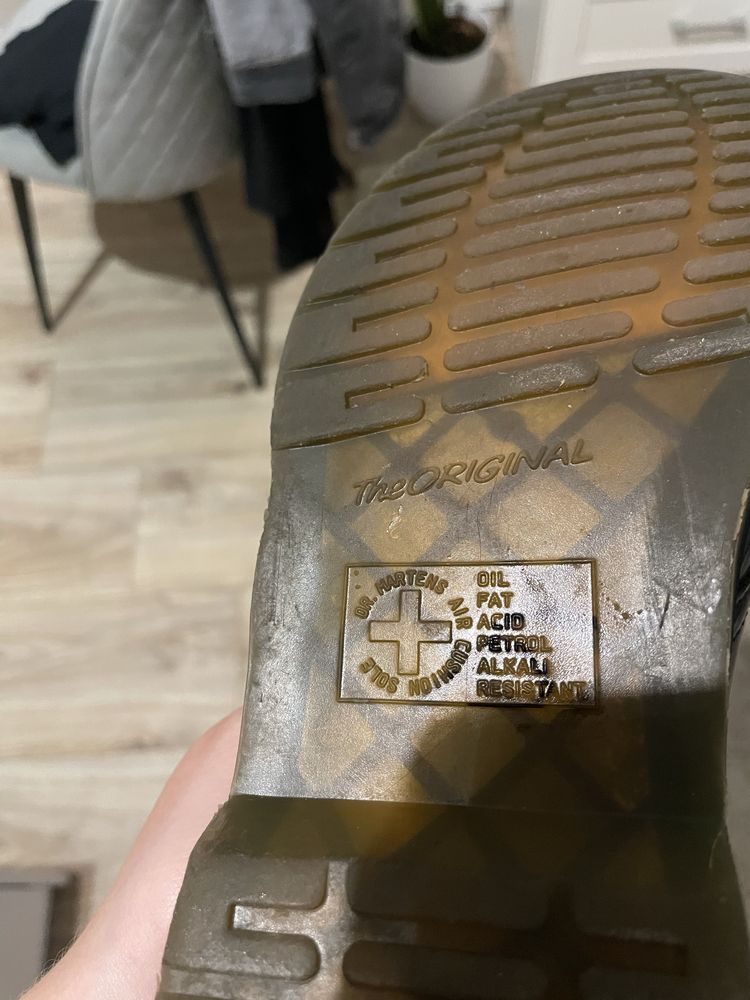 Dr. Martens martensy czarne polbuty lakierki lakierowane