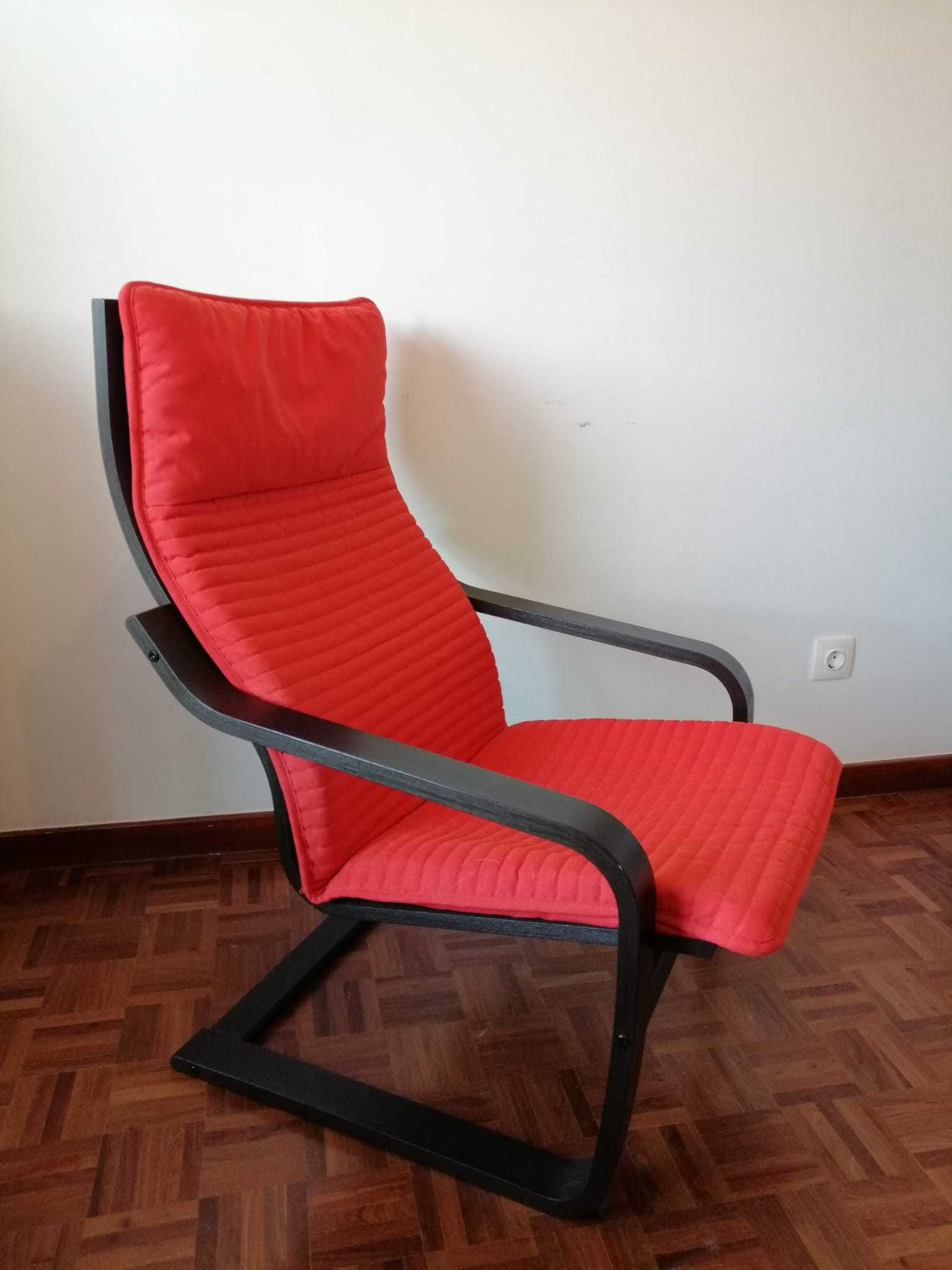 Cadeira/poltrona em madeira