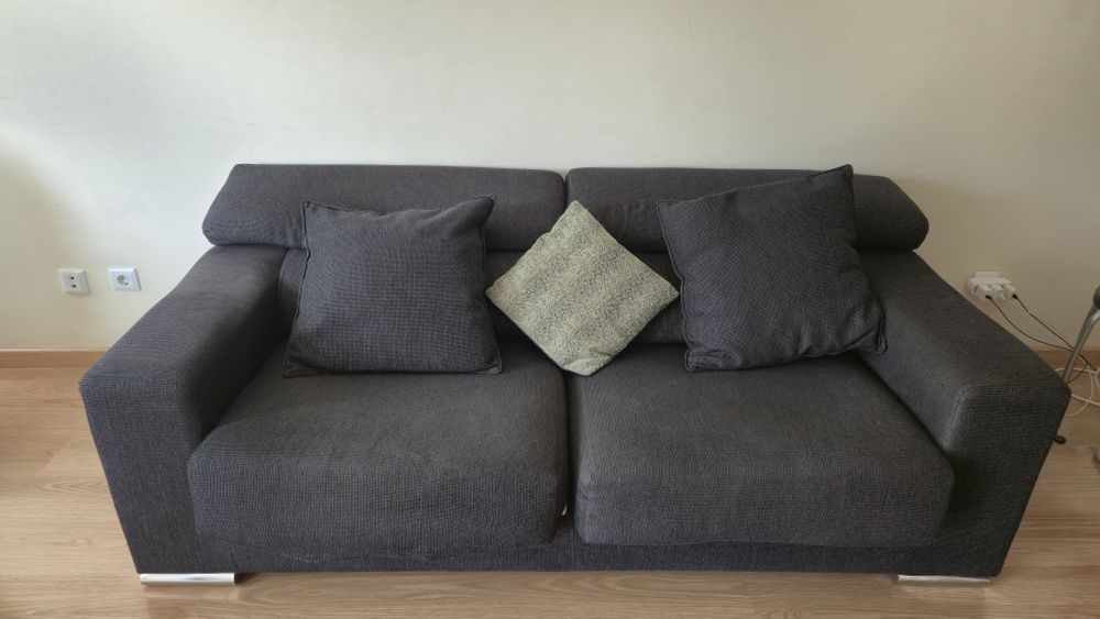 Sofá preto 2/4 lugares