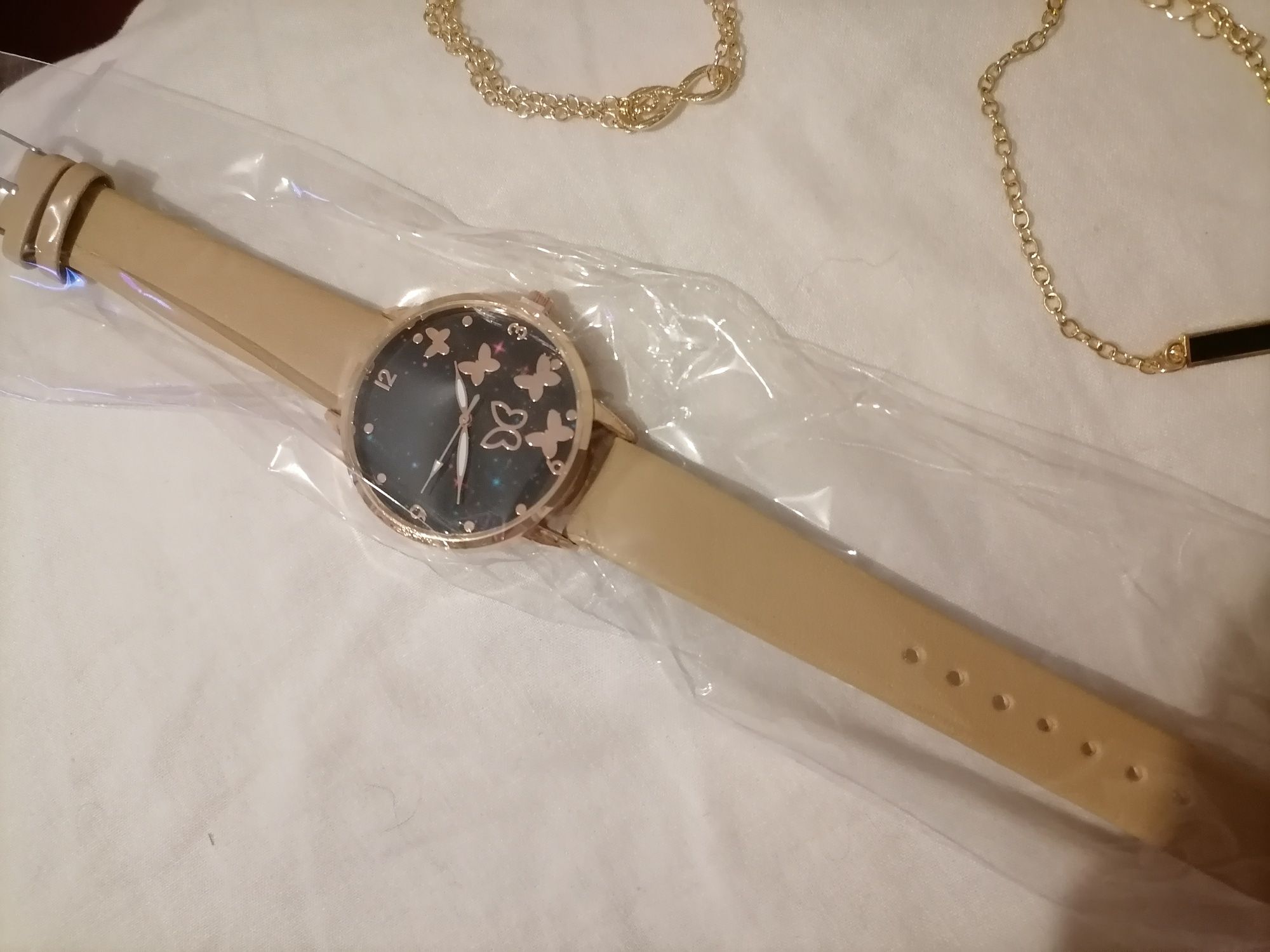 Relógio e pulseiras conjunto