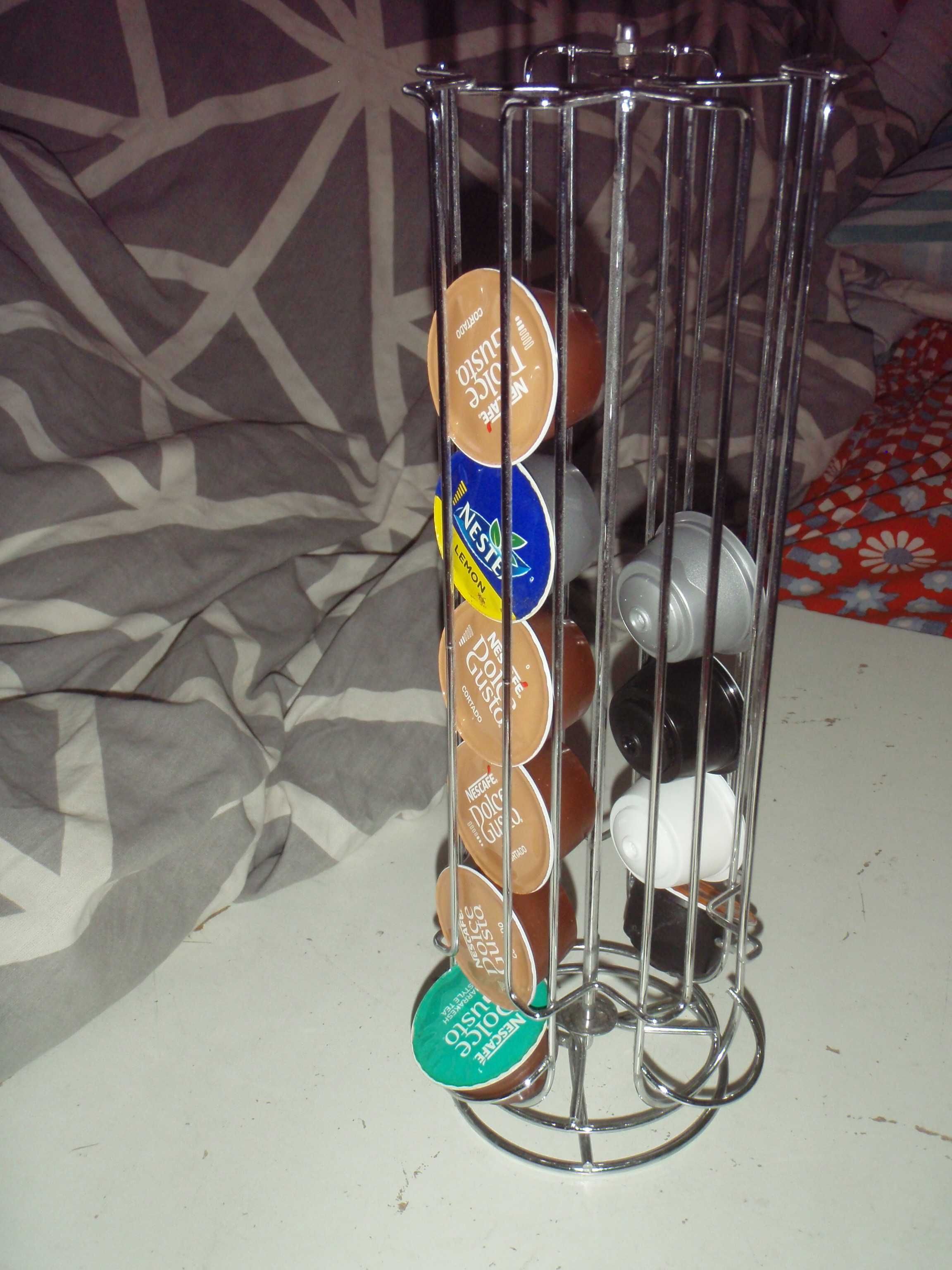 Ekspres na kapsułki Mini Me Dolce Gusto + stojak + kapsułki
