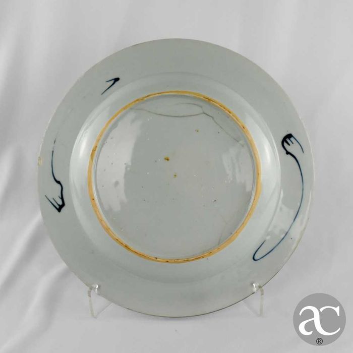 Grande Prato China, com jarra de flores, período Kangxi, 27,4 cm