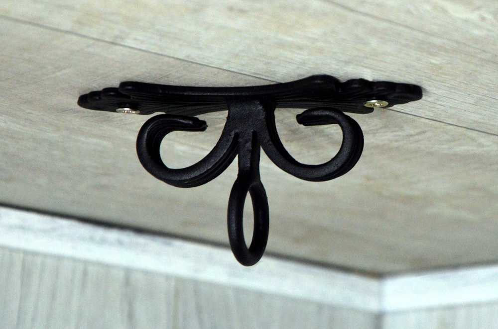 Wieszak Hak Uchwyt sufitowy kuty na doniczkę (W25)