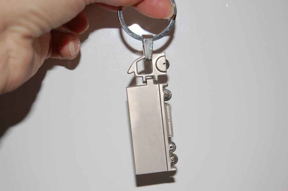 Breloczek kolekcjonerski, w pudełku - ciężarówka - NOWY