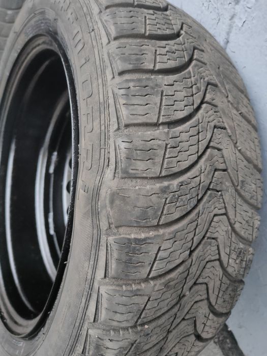 Продам 2 колеса на зимней резин 5#110 Ет 41  205/55 R16