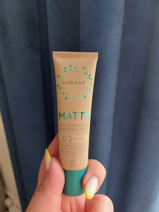 Lumene Matte Oil-Control
Podkład