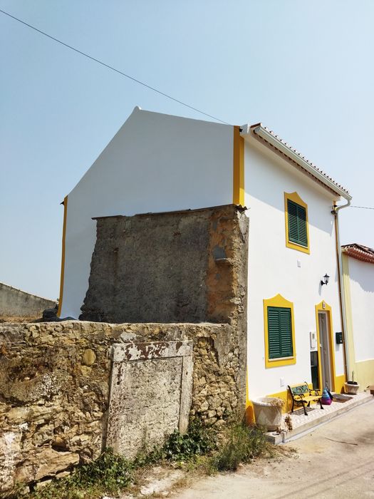 Serviços Gerais – Pintura, Capoto, Pavimentos e Reparações!