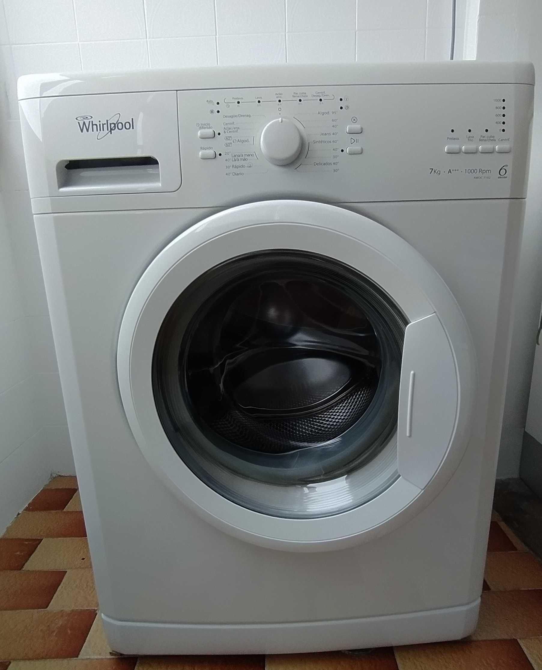 Maquina de lavar roupa Whirlpool como nova!