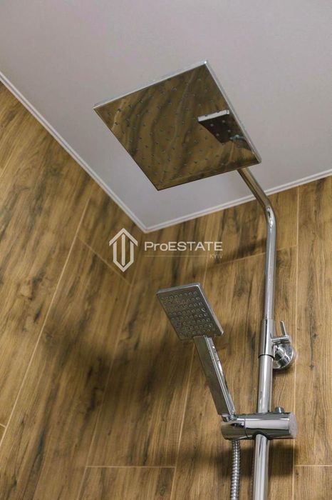 Киев        Ревуцкого ул., 54