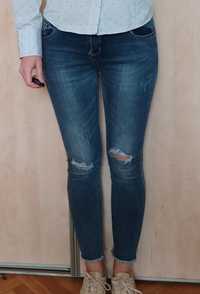 Niebieskie jeansy z przetarciami m/l Fashion Jeans