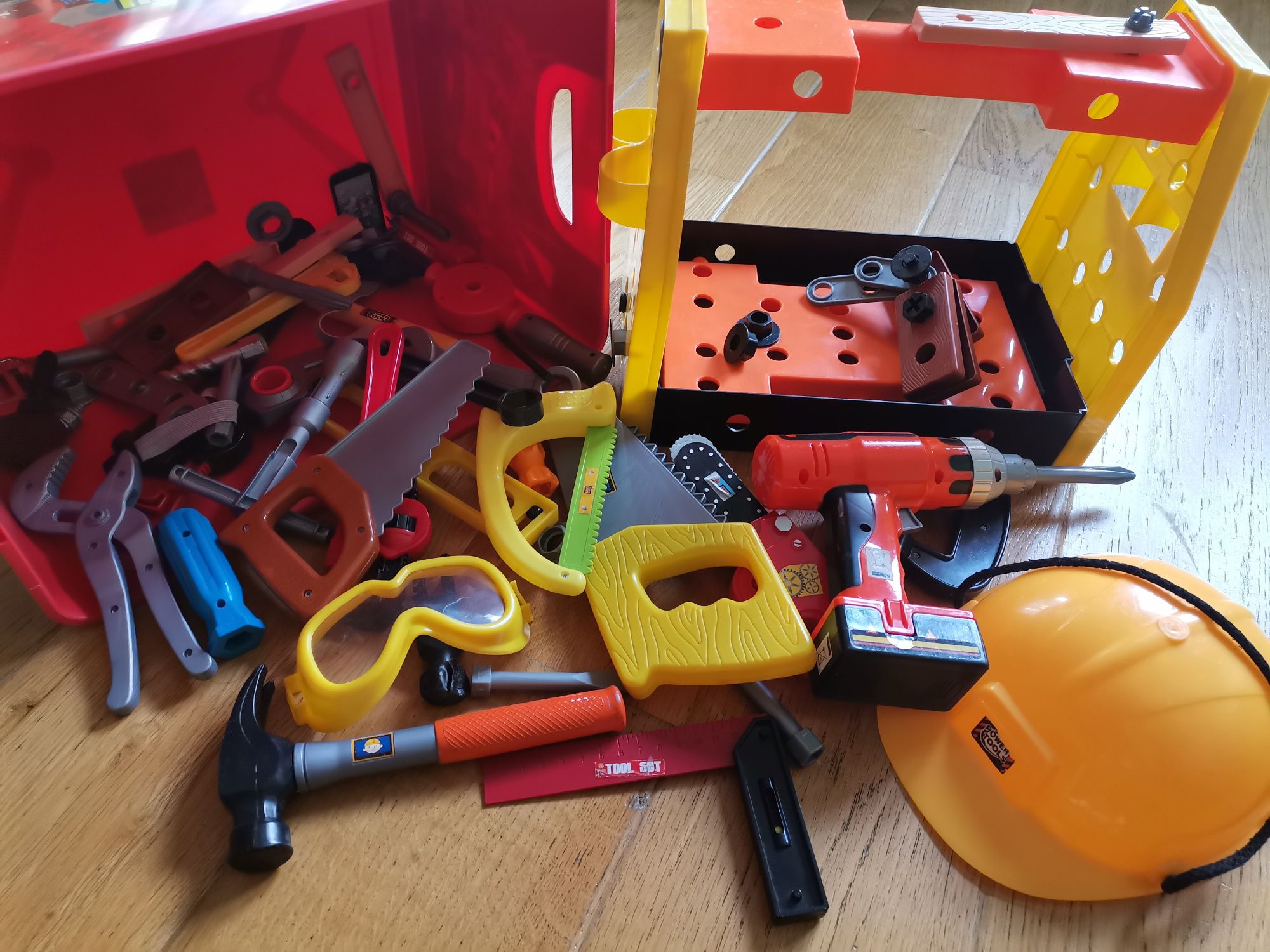 Zestaw narzędzi dla dzieci z warsztatem/skrzynią Bob Budowniczy