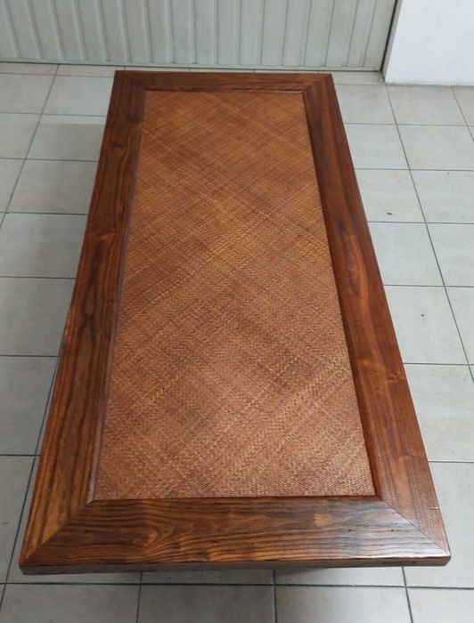 Vendo mesa de sala em madeira maciça como nova