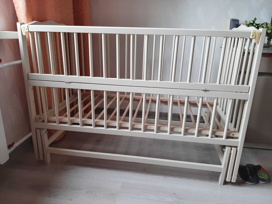 Дитяче ліжко з маятником + бортики з постілю