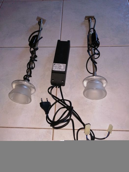 Dois candeeiros de mesa cabeceira