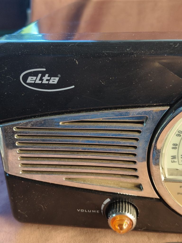 Radio z gramofonem Elta w stylu retro