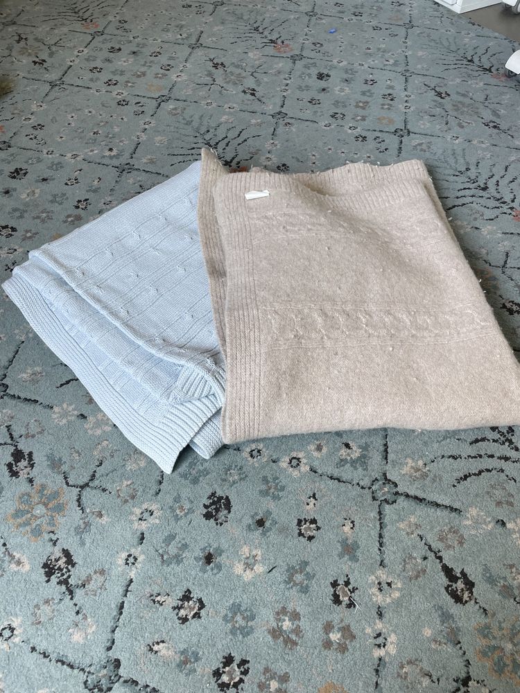 Duas mantas de bébé em lã
