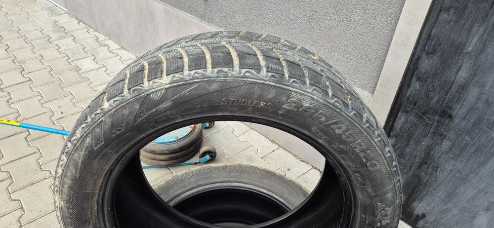 Зимова резина 285/45 R20 пара