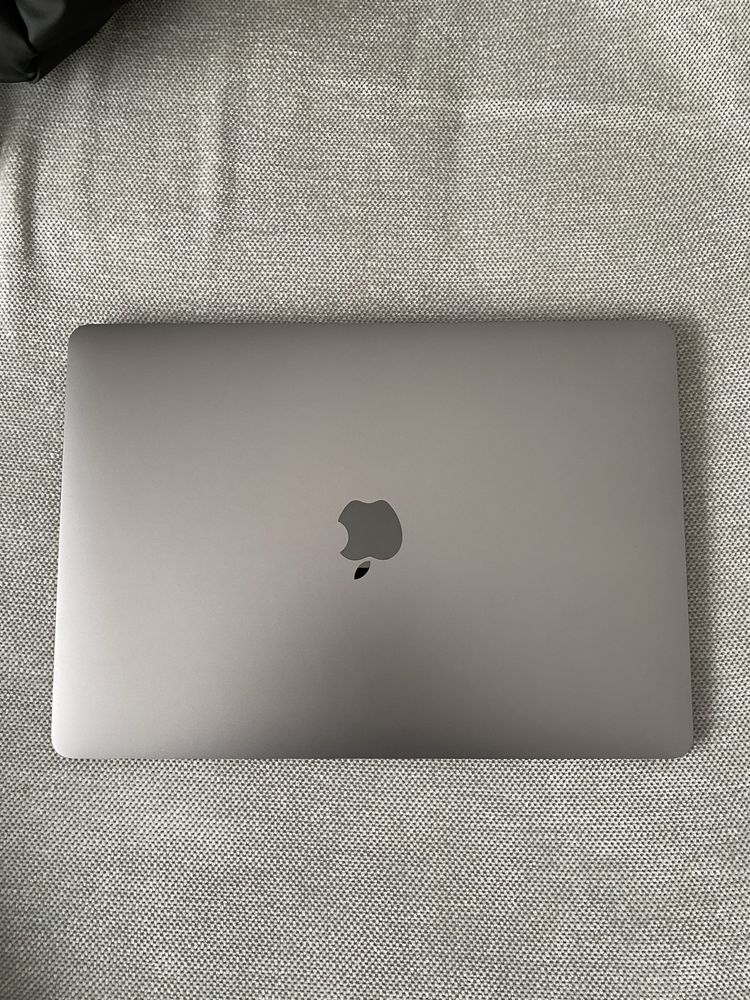 Macbook Air APPLE