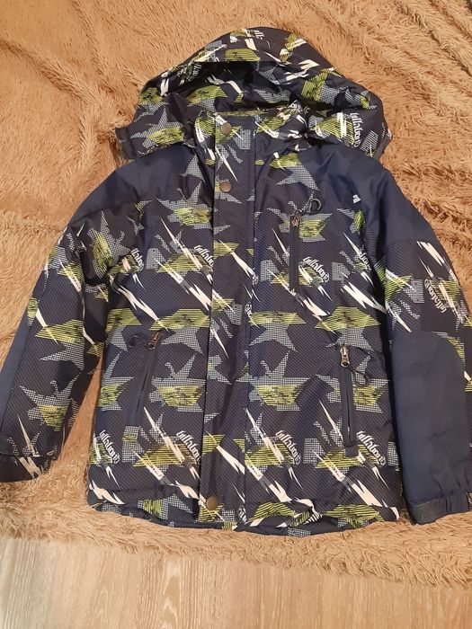 Продам зимнюю детскую куртку