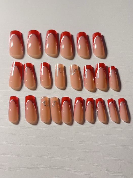 tipsy, sztuczne paznokcie