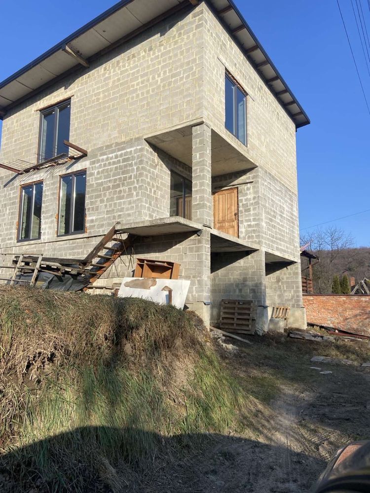 Продаж будинку за містом