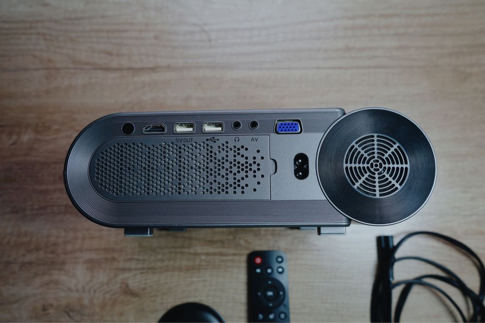 BYINTEK SKY K9 – Mini Projektor LED do ipad , iphone , android