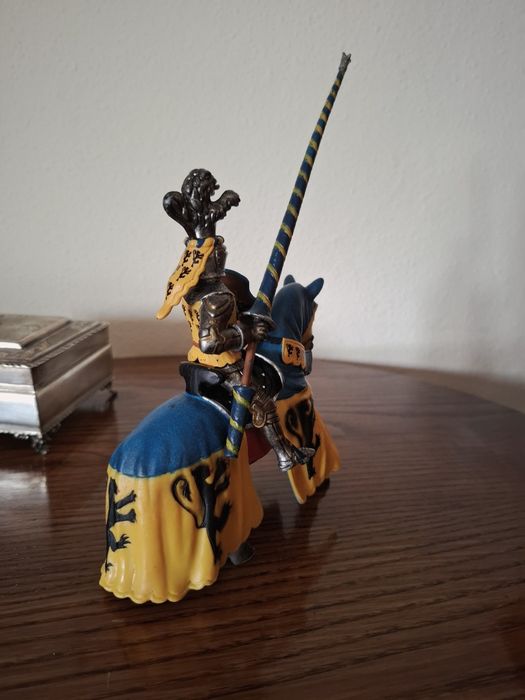 Rycerz na koniu schleich