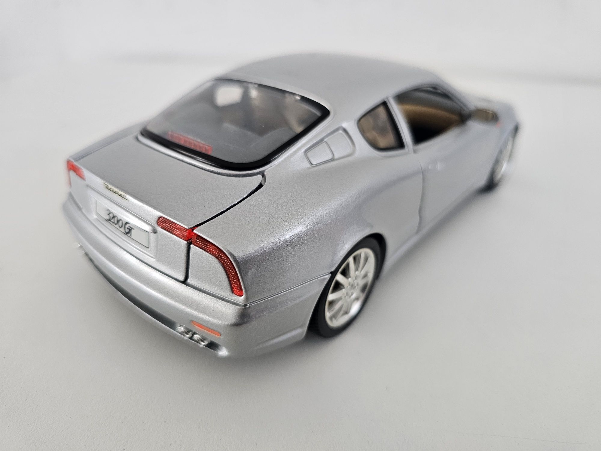 Maserati 3200 GT coupe  Bburago 1:18