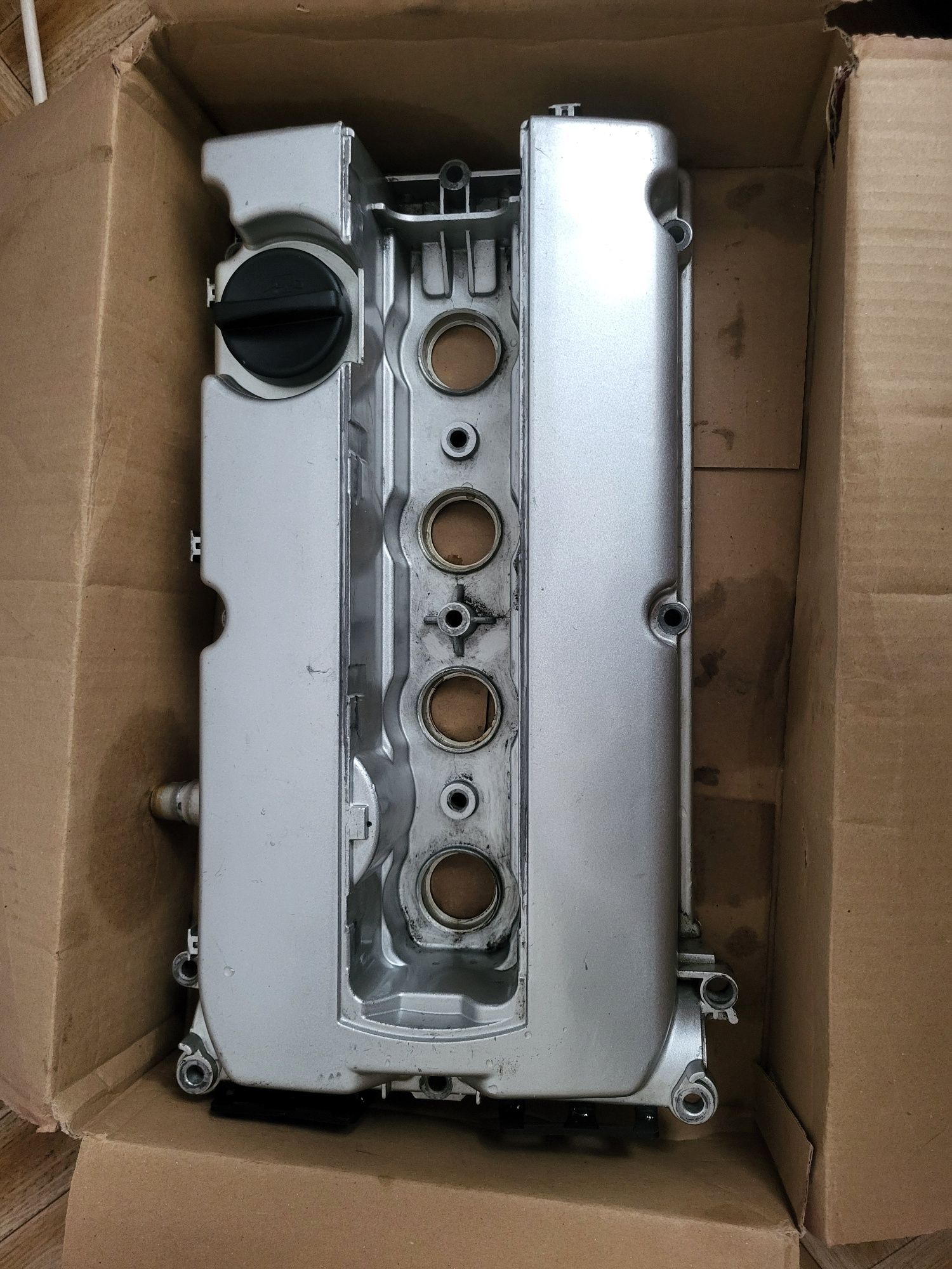 Кришка клапанна Opel Zafira B 1.8