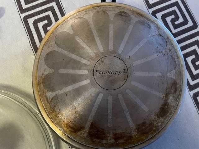 Świetny rondel teflonowy Berghoff 27 cm
