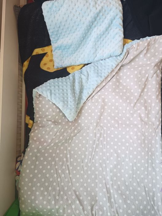 Kocyk i podusia typu Minky błękitno-szary ręcznei robiony