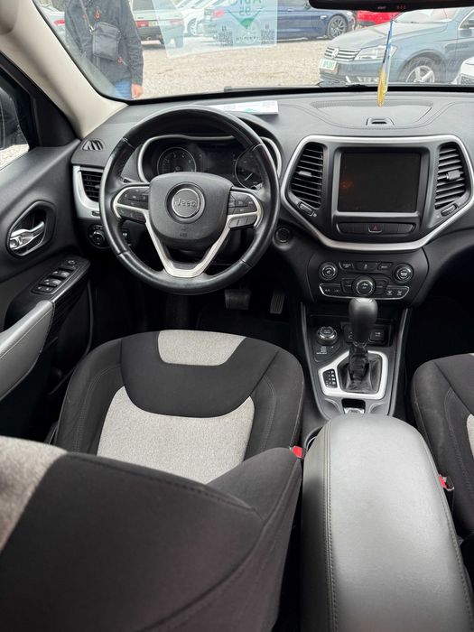 Продам Jeep Cherokee 4Х4 рік можлива розстрочка,кредит,обмін!