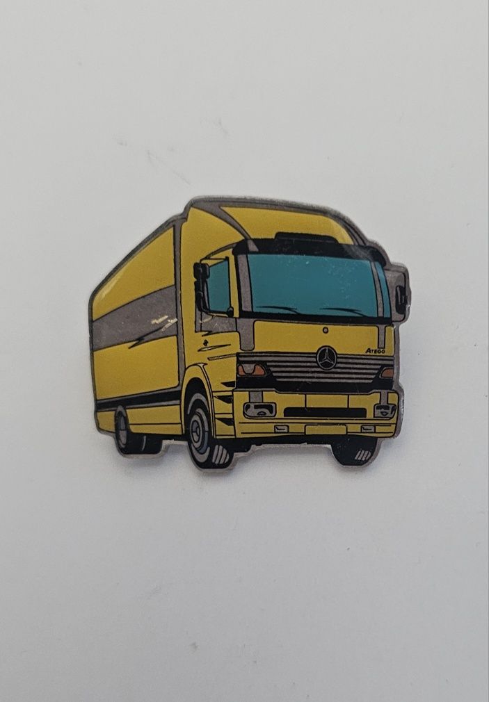 Przypinka pin znaczek ciężarówka TIR Mercedes Benz Atego IAA