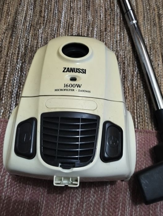 Aspirador Zanussi de 1600w impecável