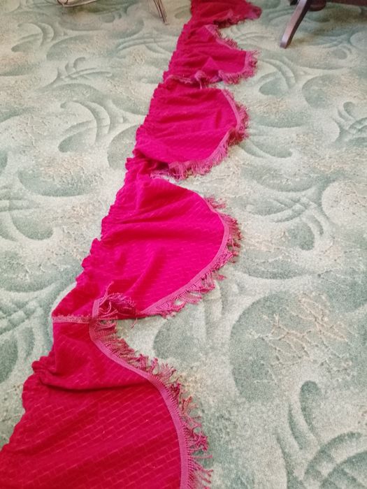 Штори червоні ..