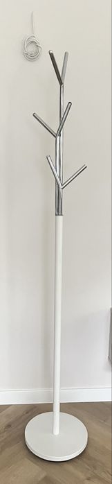 Wieszak stojący LETA biały plus elementy chromowane Wysokość 175cm