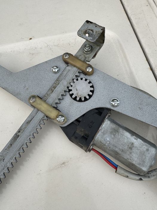 Продам передние задние стекла электростеклоподьемники на ваз 2101/2107