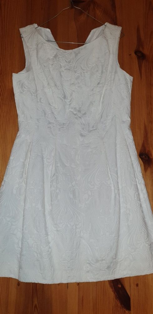Sukienka biała 42