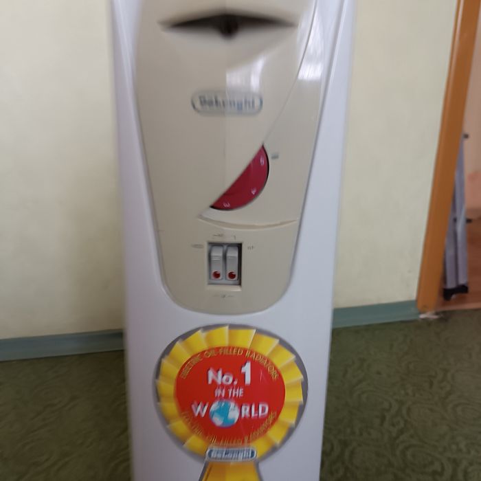 Обогреватель De'Longhi масляный.
