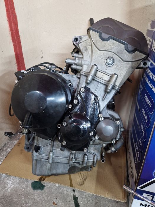 Silnik Triumph Daytona 675 uszkodzona panewka / zamiana