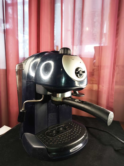 Продам кофеварку рожковую Delonghi EC 190CD
