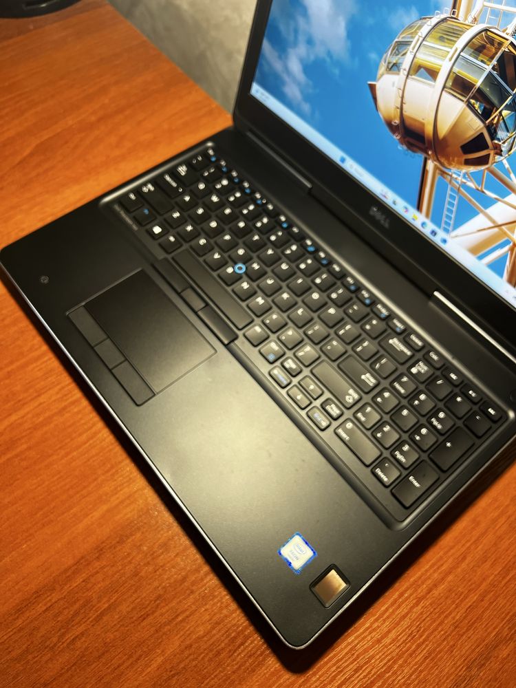 Dell Precision 7510/Xeon E3-1505M v5/32GB/256GB SSD/NVIDIA M2000M/FHD