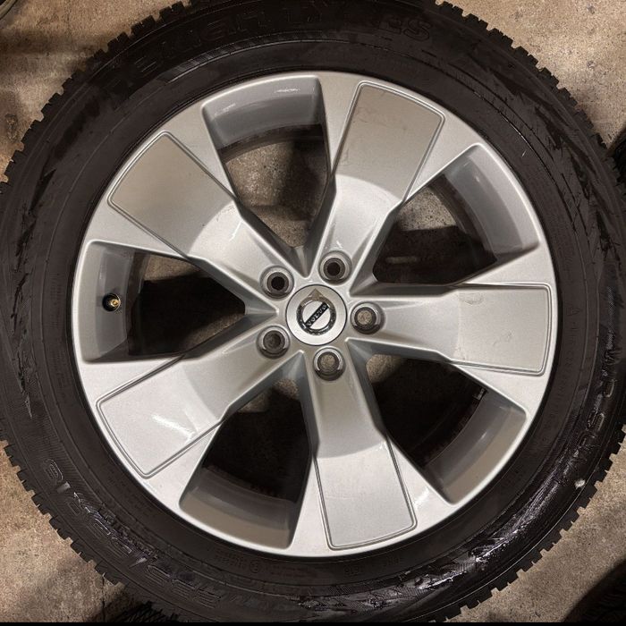 KOŁA 18 felgi Volvo XC 40 5x108 opony zimowe Nokian 4x 235/55R18
