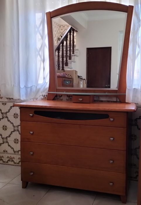 Comoda com espelho em pinho mel