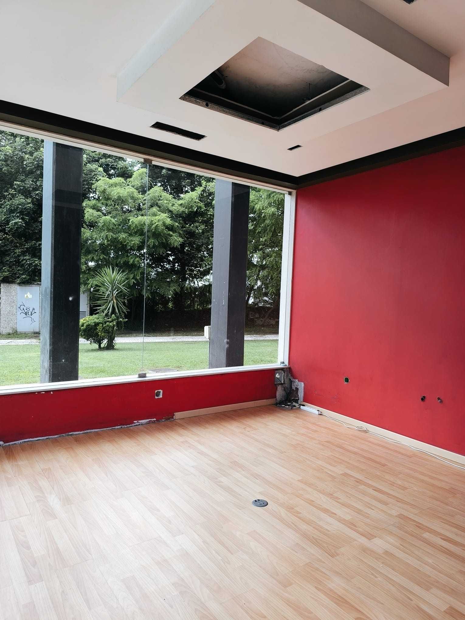 Espaço comercial à venda em Vila Nova de Famalicão