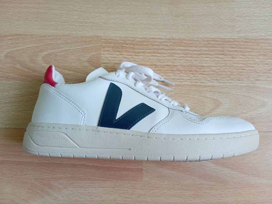 Оригінальні шкіряні  жіночі кросівки Veja розмір 37