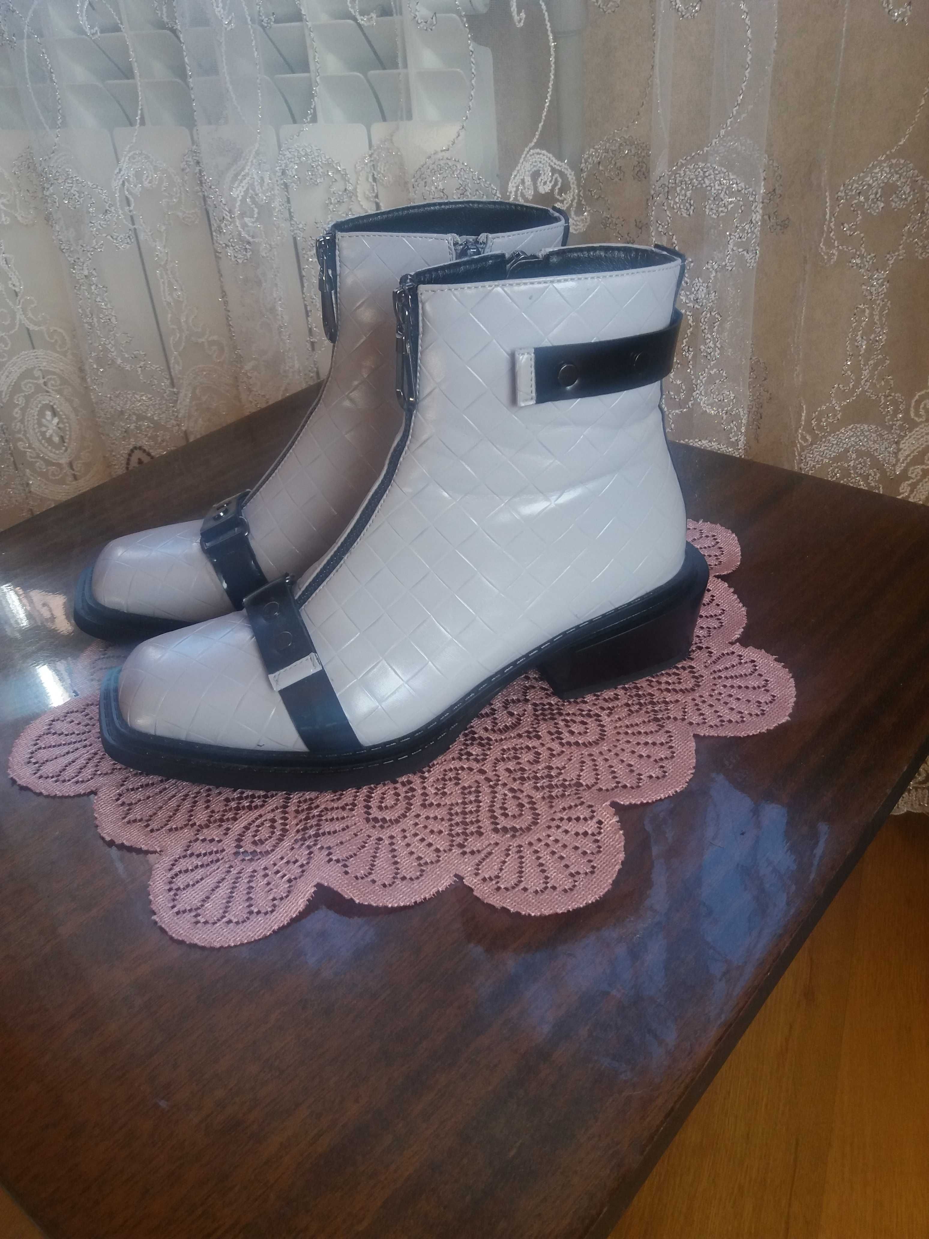 Боти жіночі, 38 розмір
