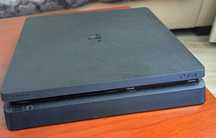 Playstation 4 slim.